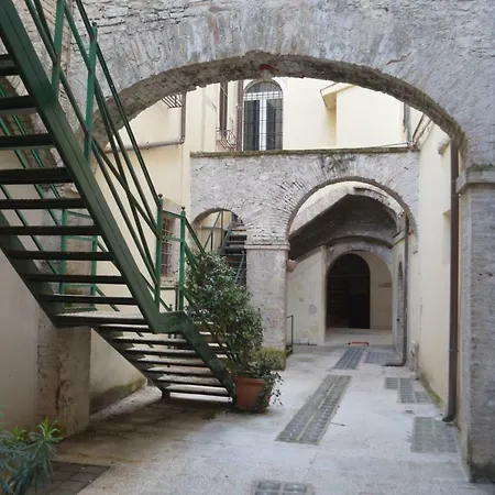 In Centro アパート スポレート